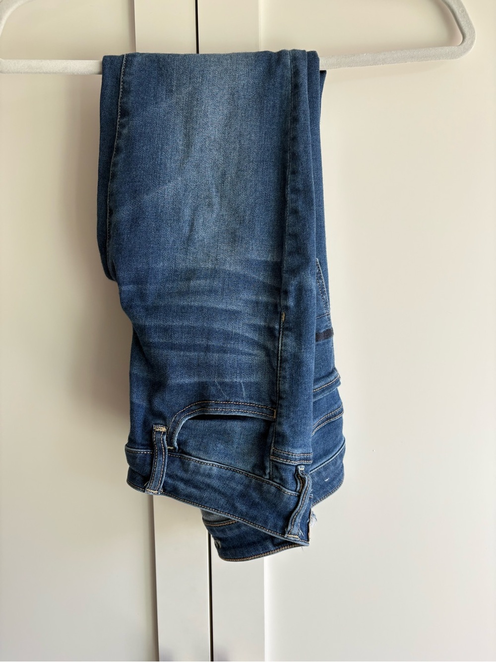 Women’s American Eagle Distressed Dark Blue Jeans - Picture 2 of 3